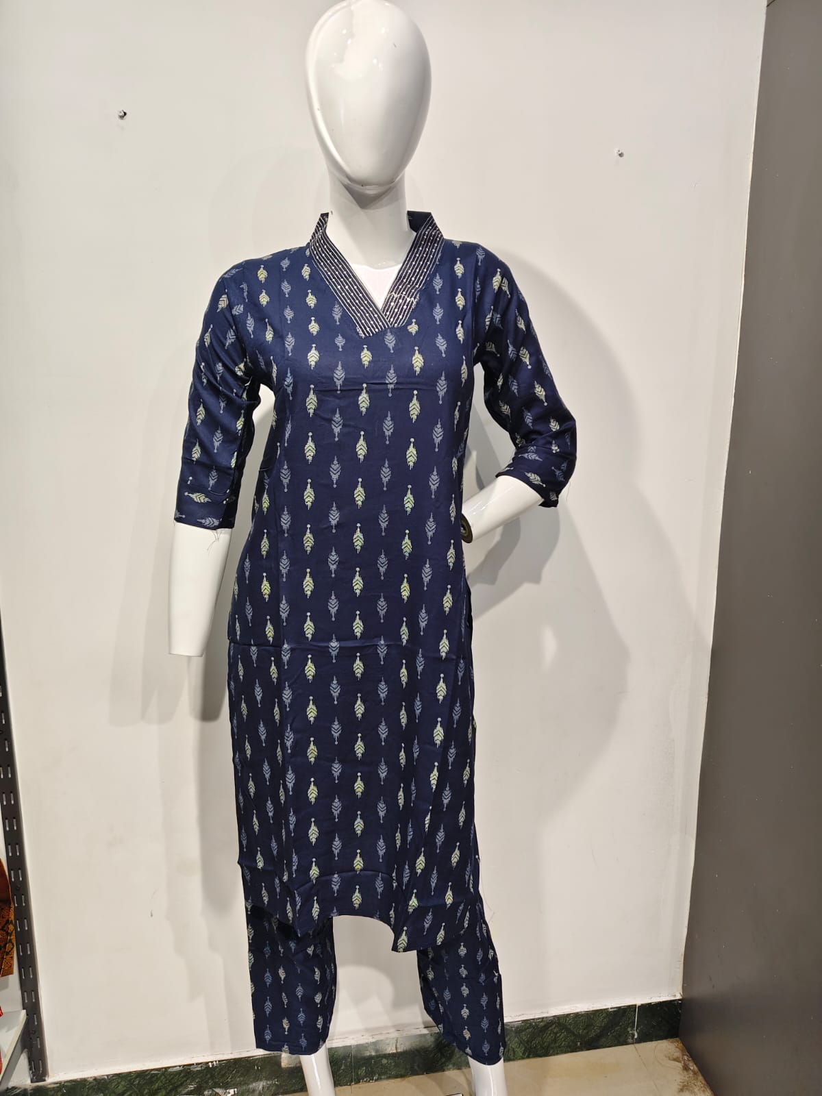 Leaf Print Straight Kurta With Pant Set