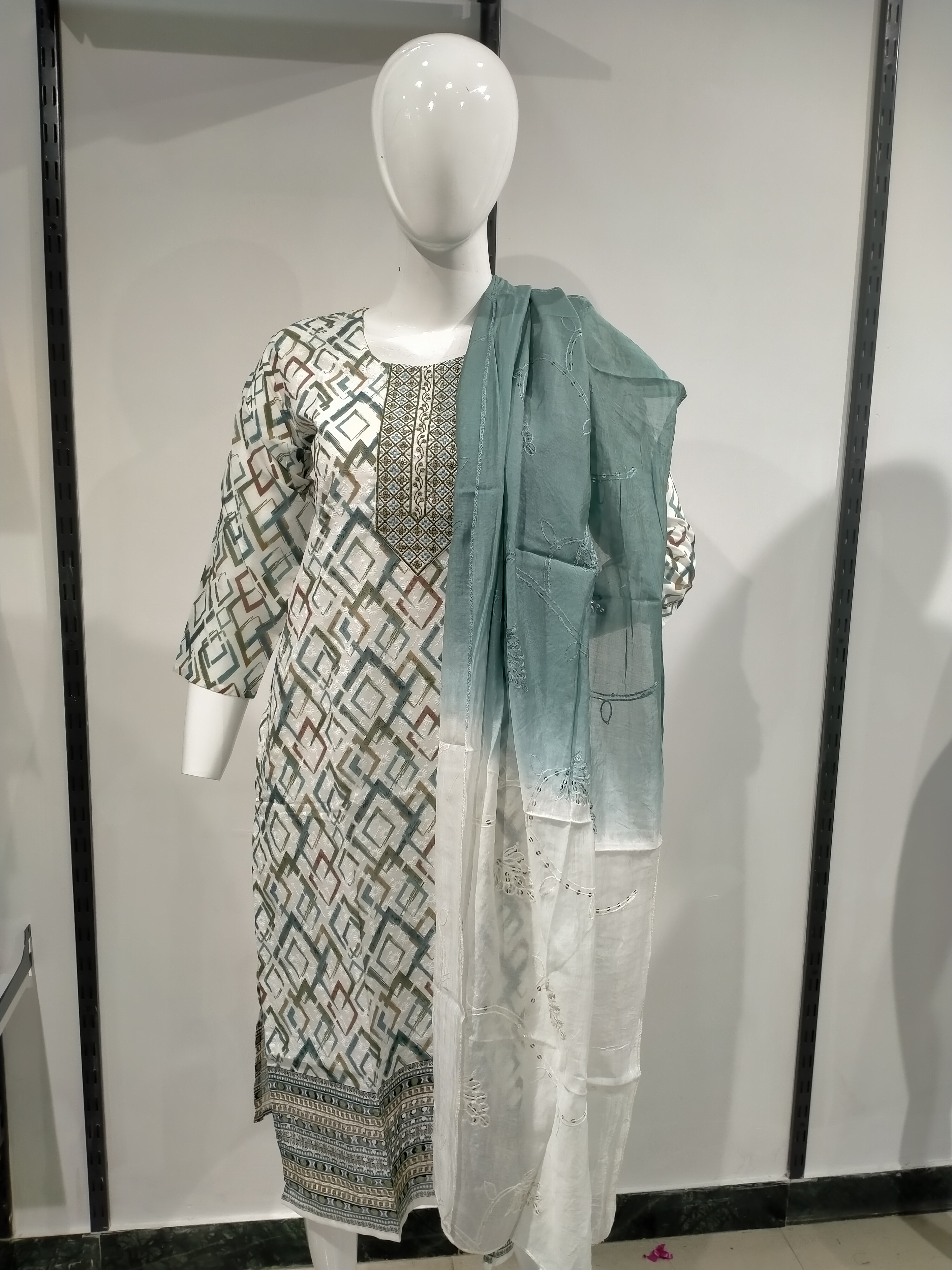 Aayat Rekha Kurta Set