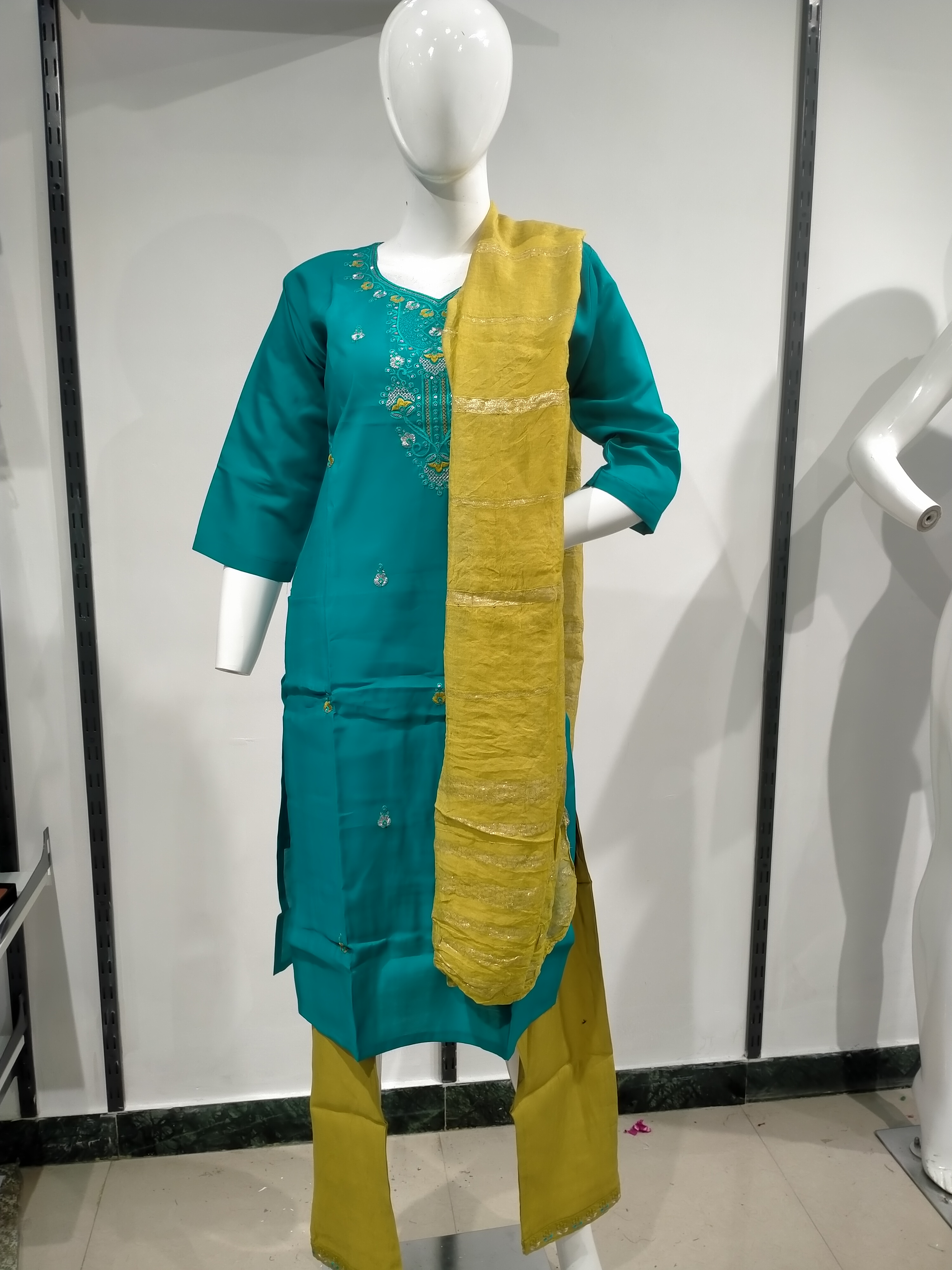 Roman Kurta Set