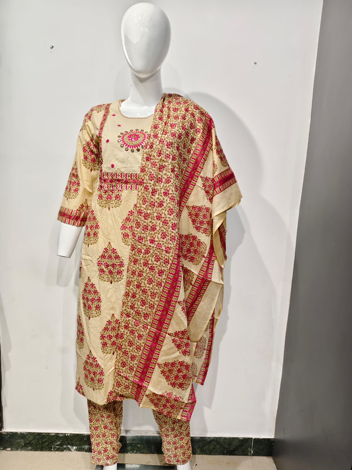 Ivory Blossom Printed Kurta Set With Dupatta