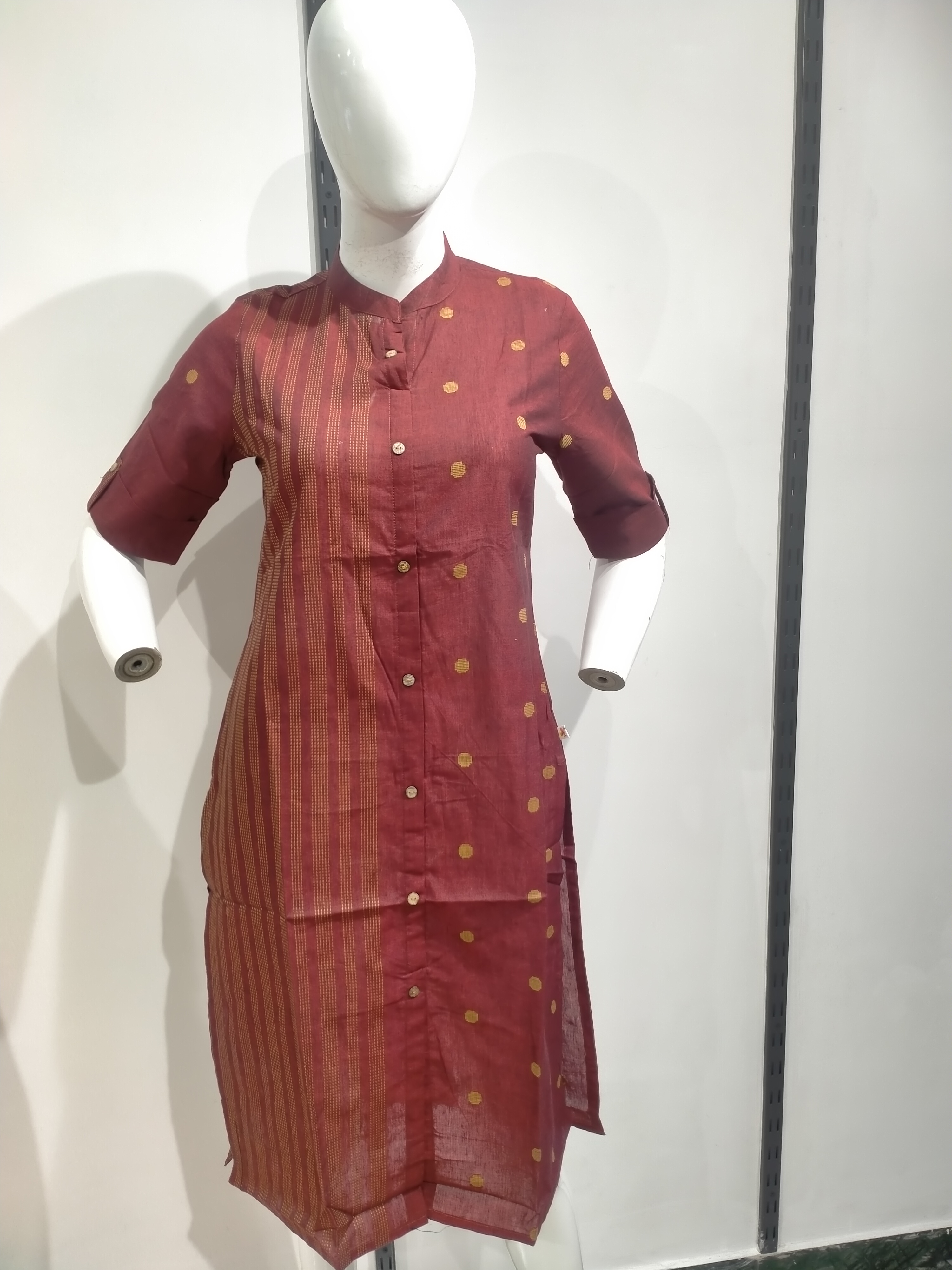 Aarohi Golden Thread Weave Kurti