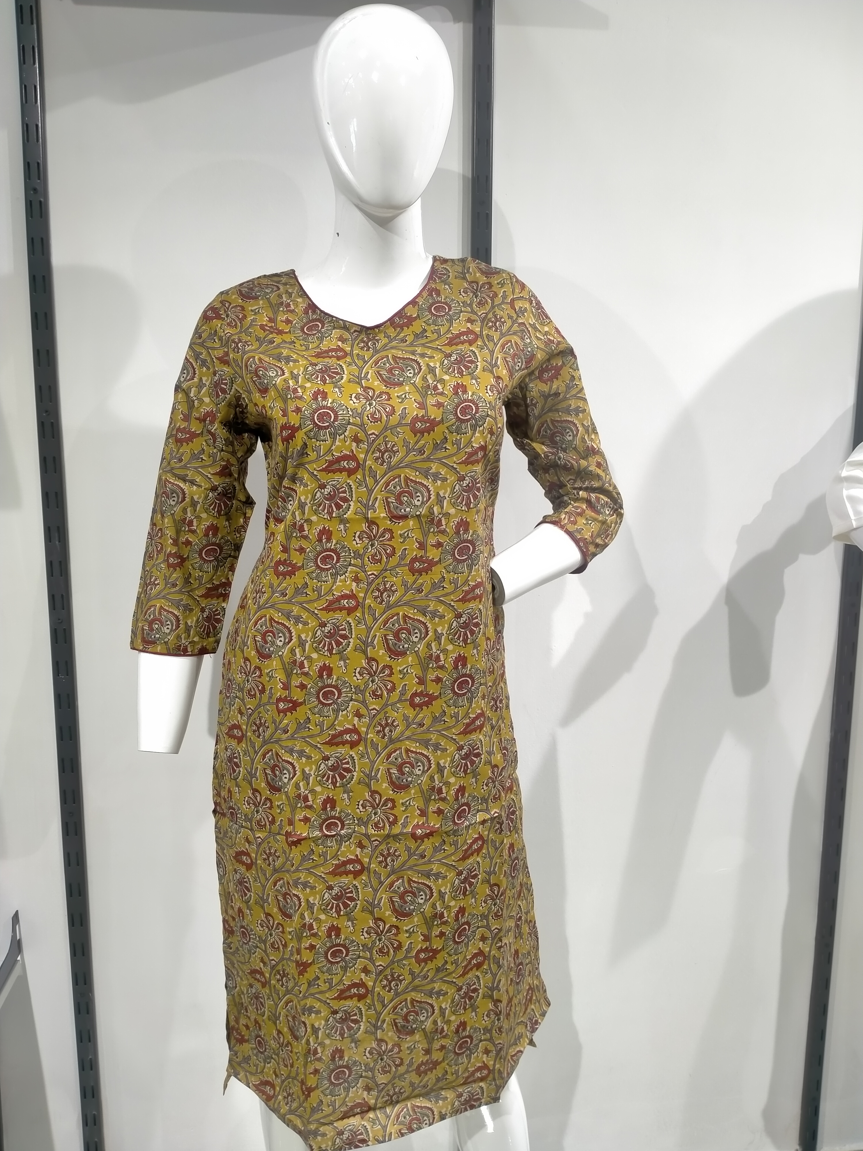 Aarohi Printed Paisley Kurta