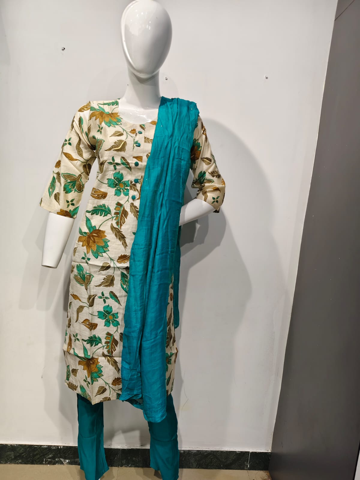 Floral Print Straight Kurta Pant Set With Dupatta